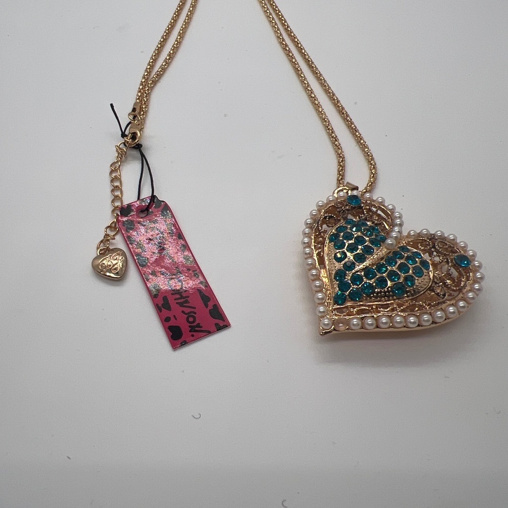 Heart with pearls and gem necklace Betsey Johnson heart